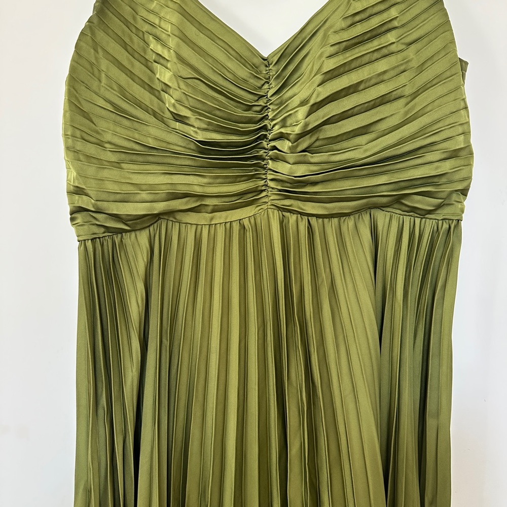 🫒Petal & Pup Naira Olive Maxi Dress - Picture 8 of 9